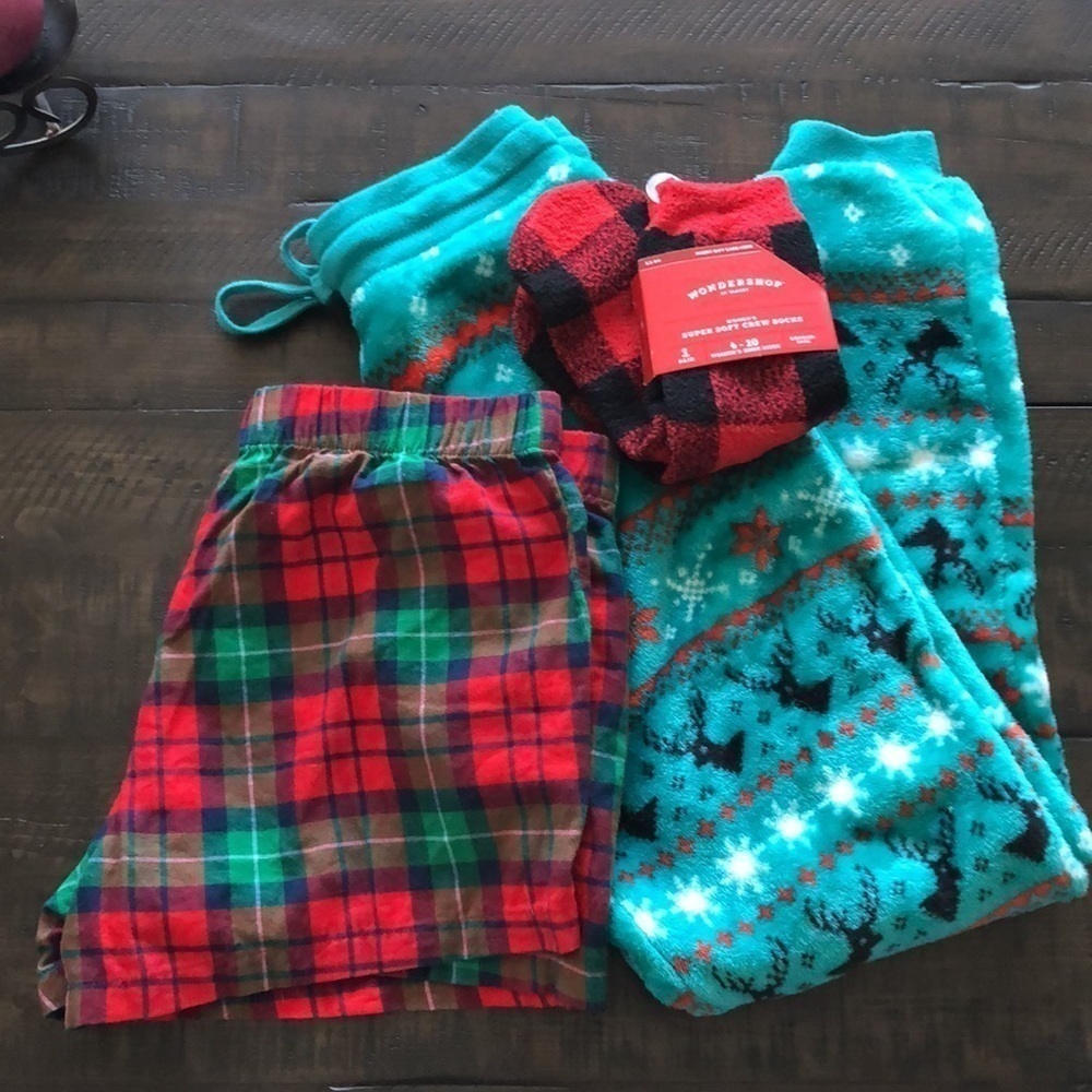 Wondershop Christmas Pajamas SM Pants Shorts & NEW Fuzzy Socks Cozy Sleep Bundle